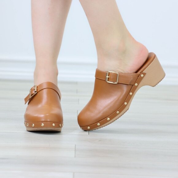 Low Heel Studded Clogs Slip On Faux Leather Mules Retro Style Shoes Lightweight - Picture 10 of 12